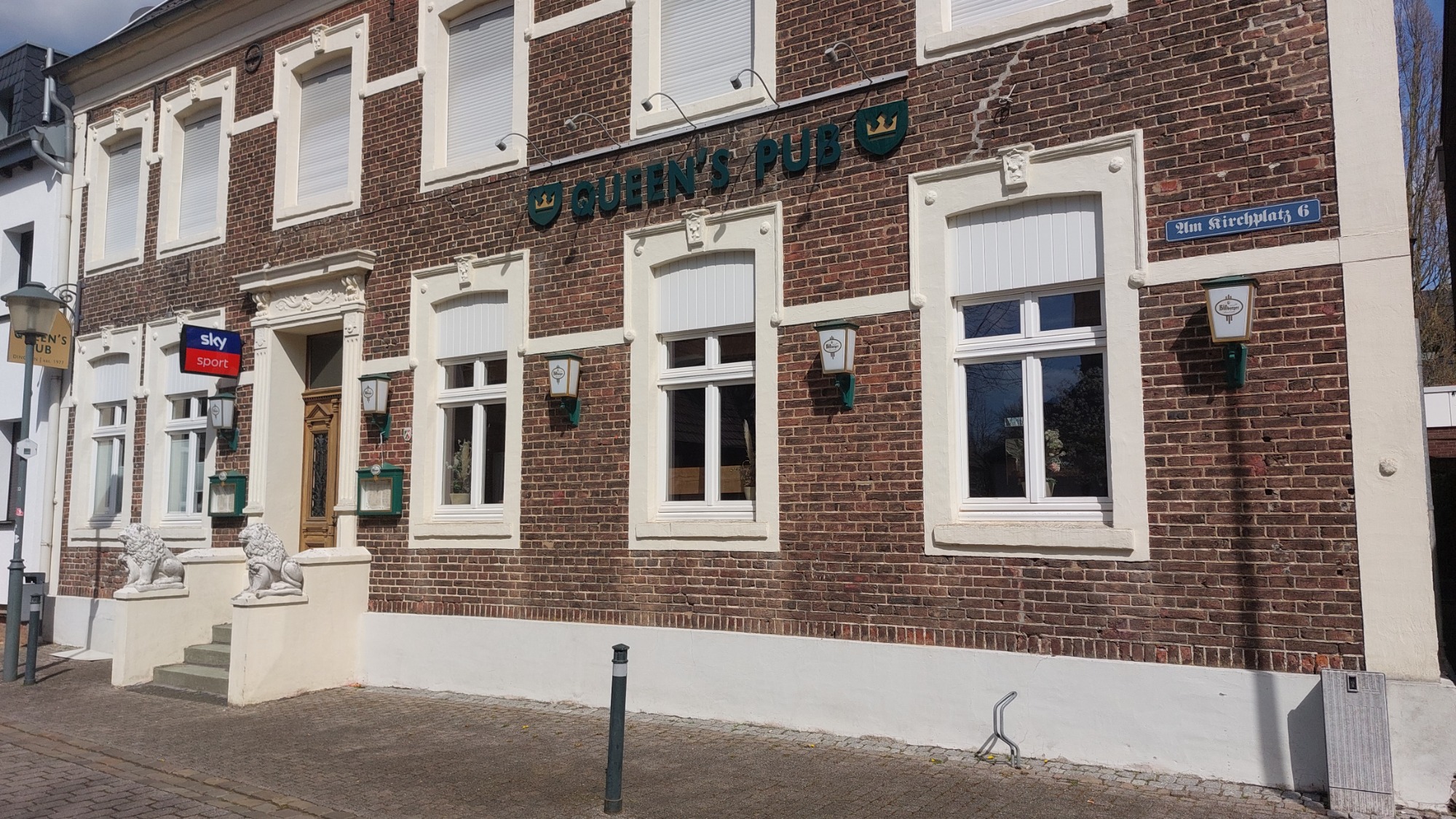 Außenansicht des QUEEN’S PUB Dingden